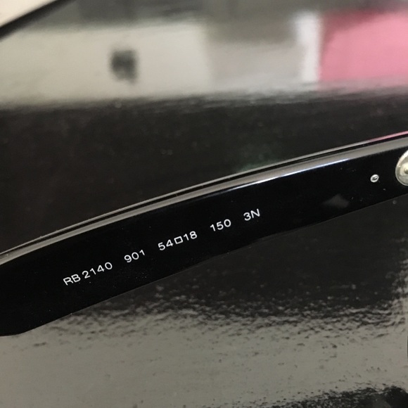 Original Classic Wayfarer Raybans - Picture 3 of 6